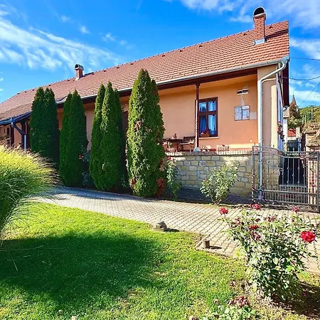 Kisbattyan Vendeghaz Apartment Komlo Exterior photo