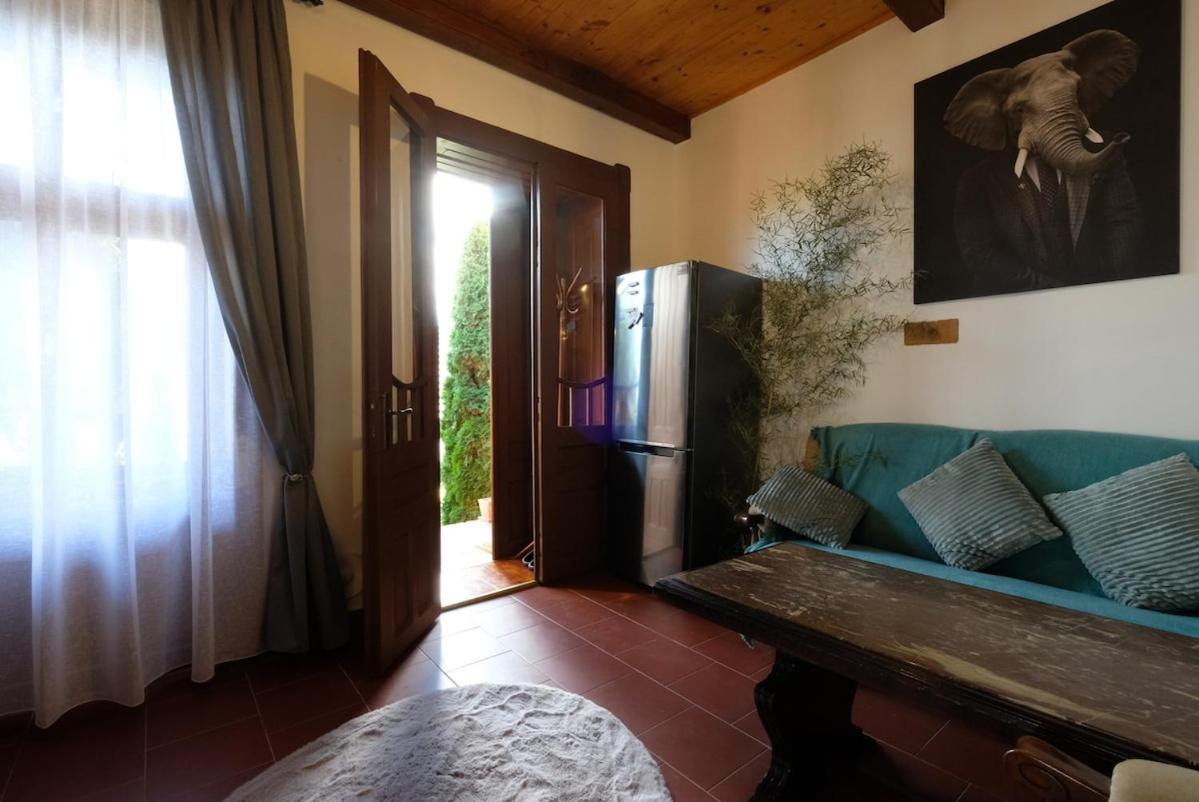 Kisbattyan Vendeghaz Appartement Komló